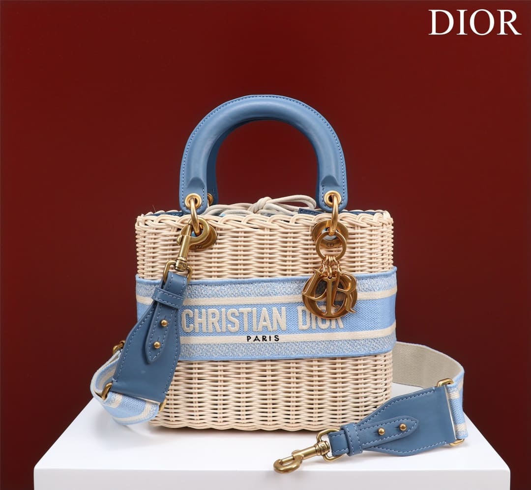 TÚI Dior Women Medium Lady Dior Bag Natural Wicker and Light Blue Dior Oblique Jacquard dệt tay bằng liễu gai