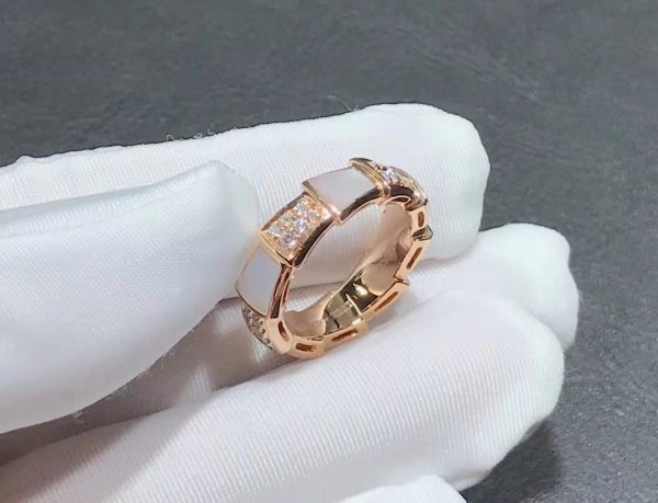 Nhẫn BVLGARI Serpenti Viper kim cương xà cừ vàng hồng 18K