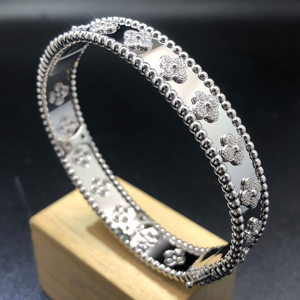 Vòng tay Van Cleef & Arpels Perlee Clovers Kim cương vàng trắng 18K
