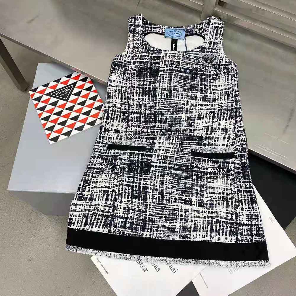 VÁY Prada Women Tweed Dress with a Sleek Contemporary Silhouette and Innovative Re-Nylon