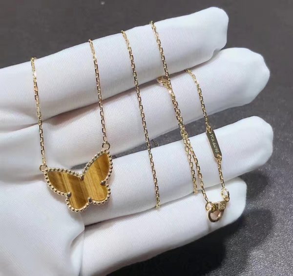 Vòng cổ Van Cleef & Arpels Lucky Alhambra mặt dây chuyền bướm mắt hổ vàng vàng 18K