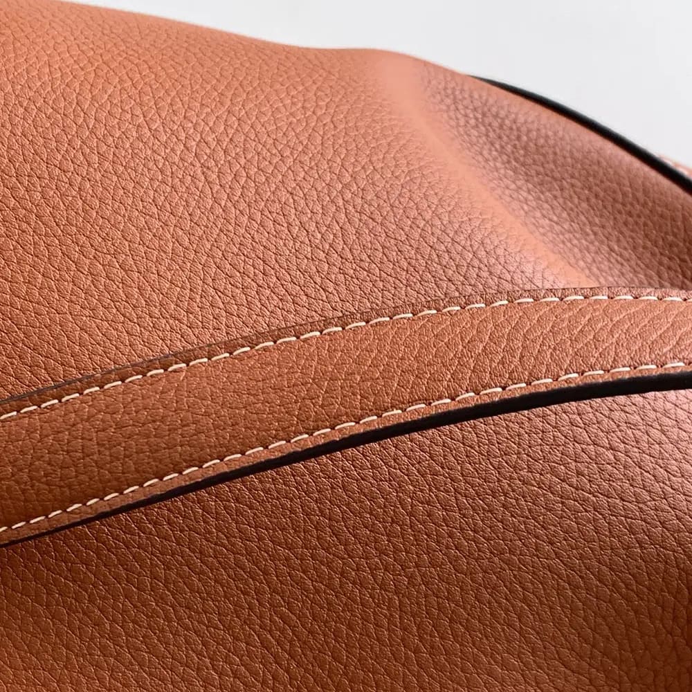 TÚI CELINE Medium Cabas Anaïs Cuir Triomphe màu da bê hạt-Tan