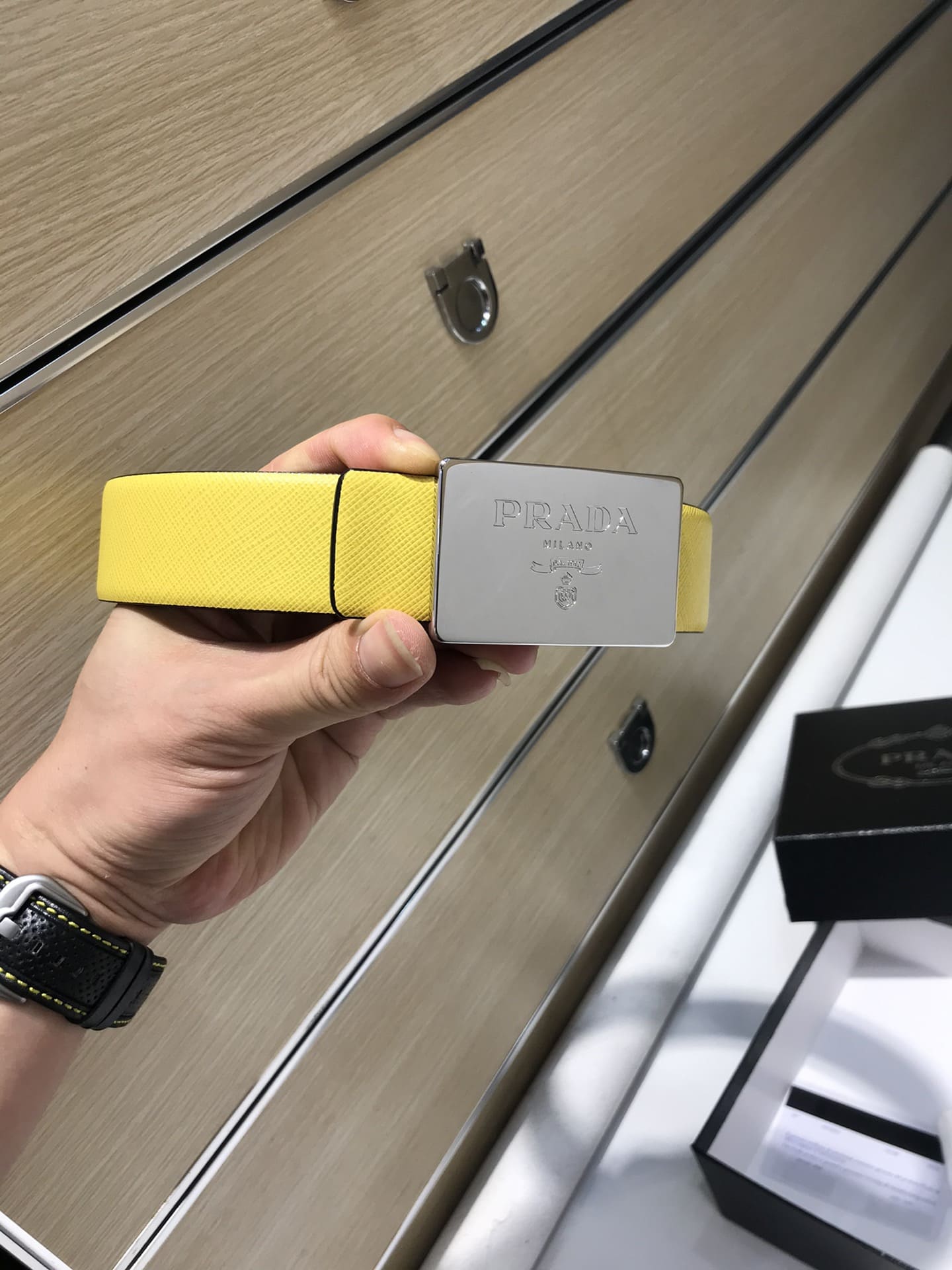 DÂY LƯNG PRADA YELLOW SAFFIANO LEATHER Khóa vàng