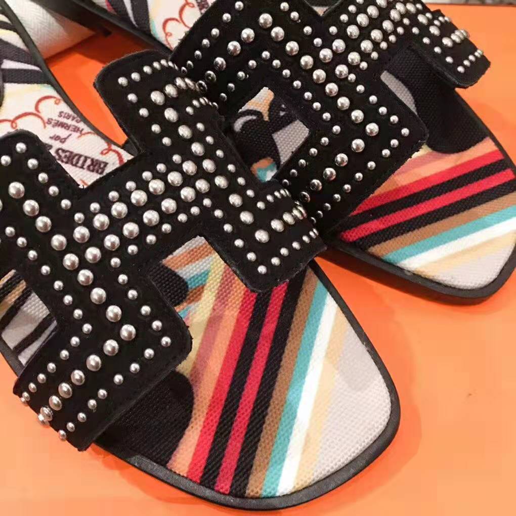 GIÀY Hermes Women Oran Sandal n Suede Goatskin with Palladium Plated Studs and Iconic H Cut-Out-Black SS2022
