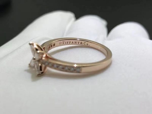 Nhẫn Tiffany & Co Victoria kim cương vàng hồng 18K