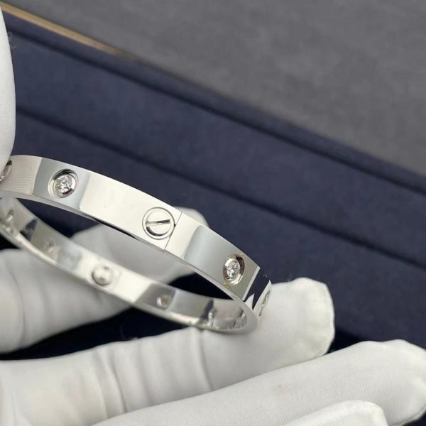 Vòng tay Cartier Love 10 viên kim cương vàng trắng 18K