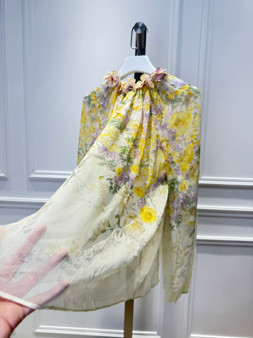 ÁO ZIMMERMANN NECK WITH FLOWER High Classy