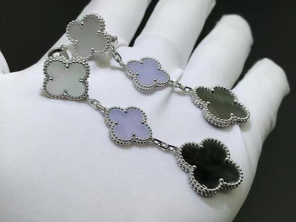 Bông tai Van Cleef & Arpels Magic Alhambra Chalcedony Xà cừ 3 hoa tai vàng trắng 18K