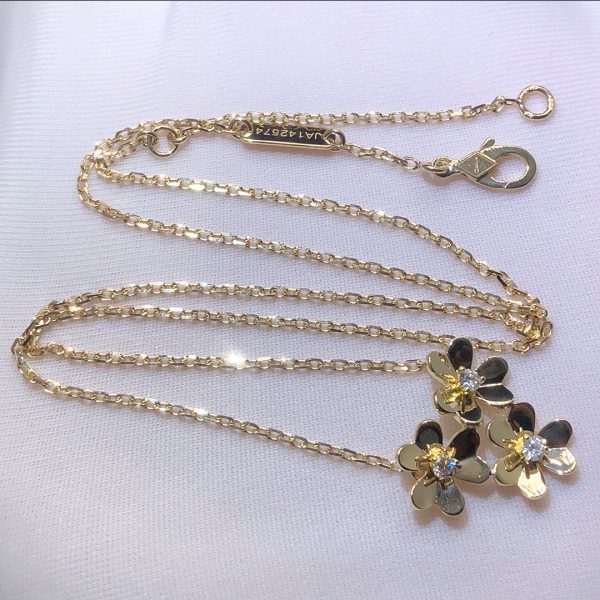 Vòng cổ Van Cleef & Arpels Mini Frivole 3 bông hoa vàng hồng 18K