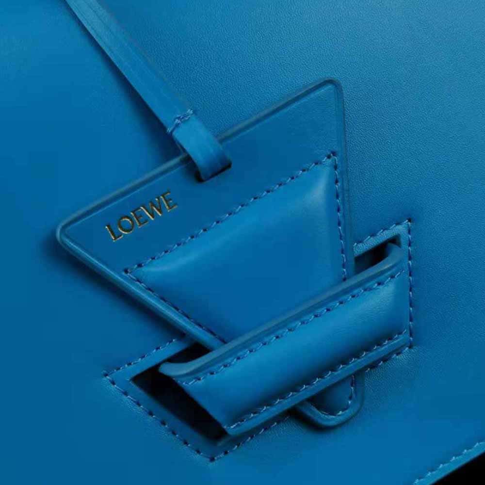 TÚI LOEWE Barcelona bằng da bê lụa màu xanh lá cây