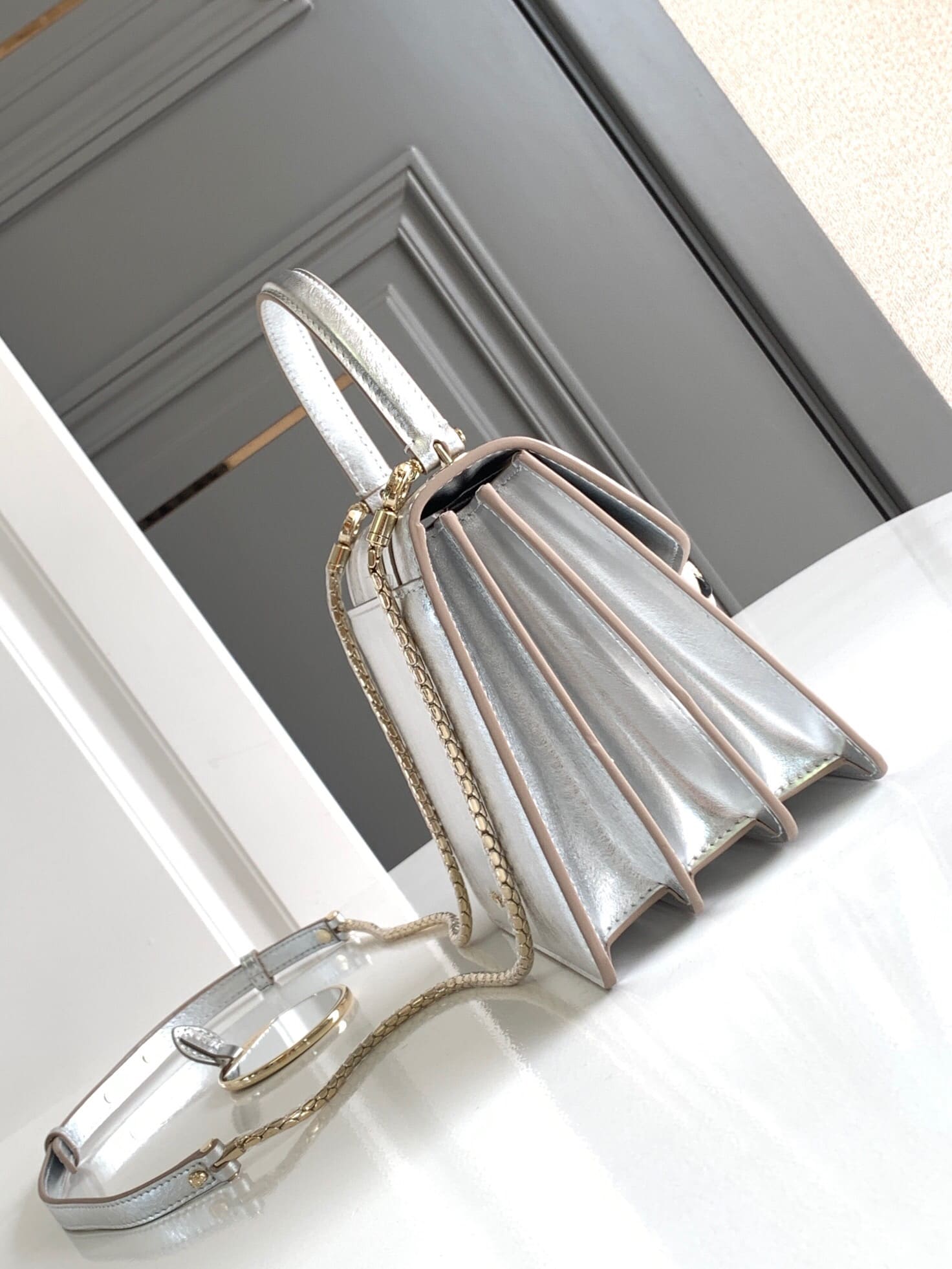 TÚI BVLGARI SERPENTI CALFSKIN SILVER