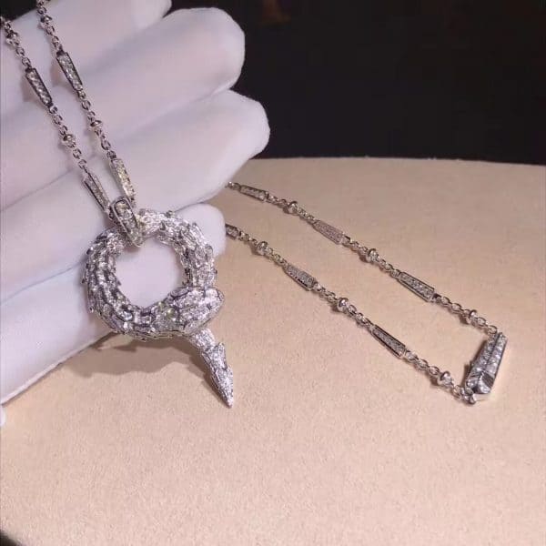 Dây chuyền mặt rắn lớn kim cương Bulgari Serpenti vàng trắng 18K (Liên hệ để biết giá)