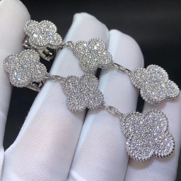 Bông tai Van Cleef & Arpels Magic Alhambra 3 Motif kim cương vàng trắng 18K