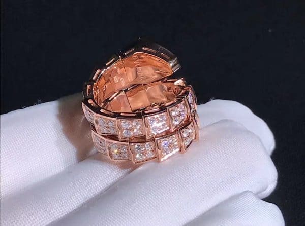 Nhẫn Bvlgari Rose Gold 18K Full Pavé Diamonds và Rubellite Serpenti Viper Two-Cloth Ring (Liên hệ để biết giá)