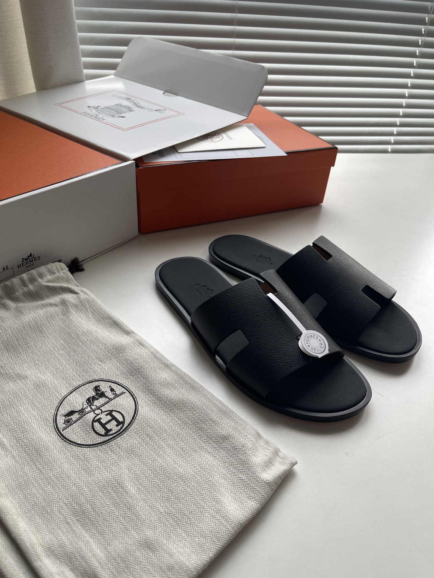 DÉP HERMES IZMIR BLACK H SANDAL AAA