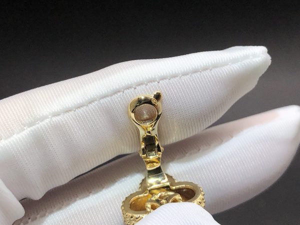 Bông tai Van Cleef & Arpels Alhambra Tiger Eyes đá mắt hổ vàng vàng 18K