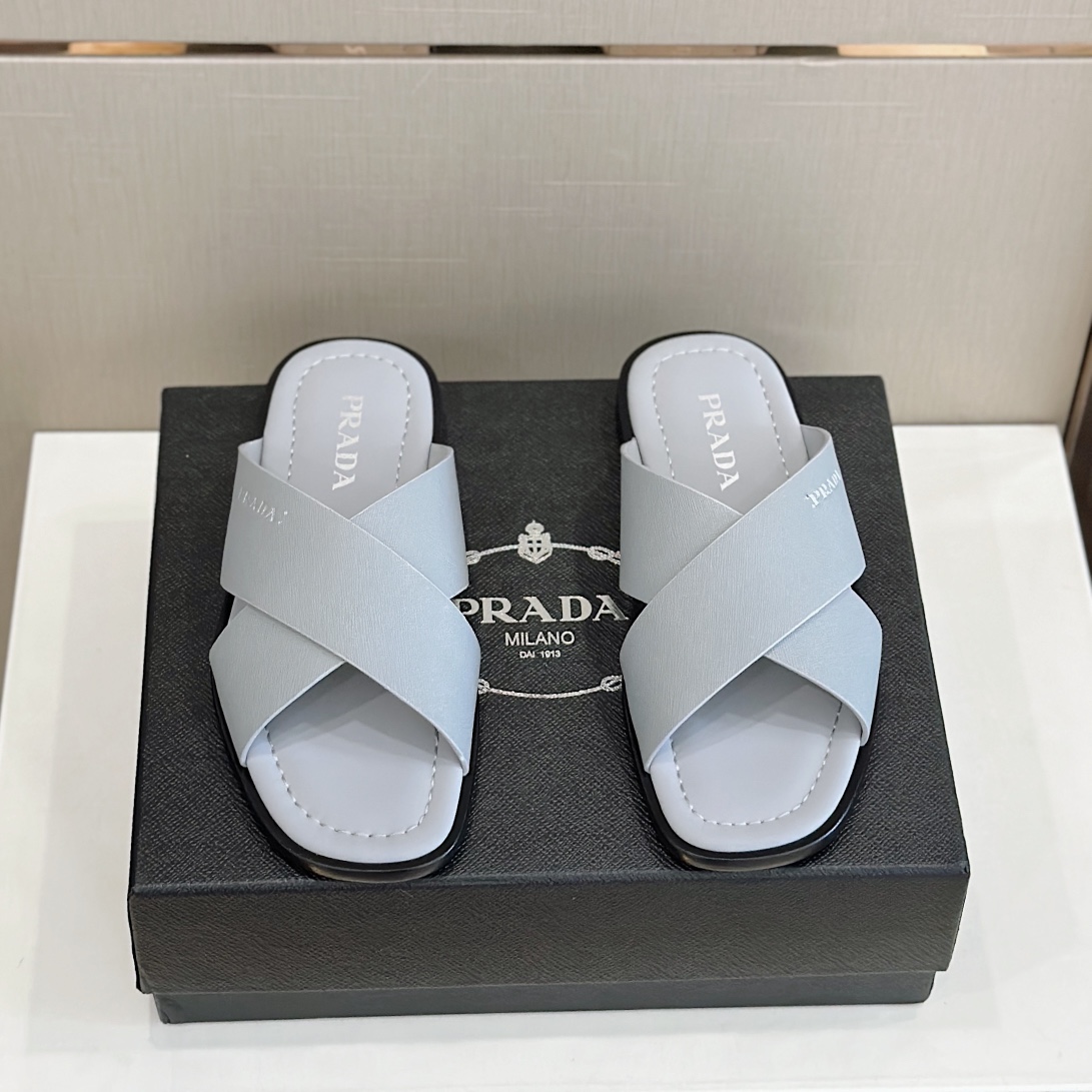 DÉP PRADA TRIANGLE SLIPPER
