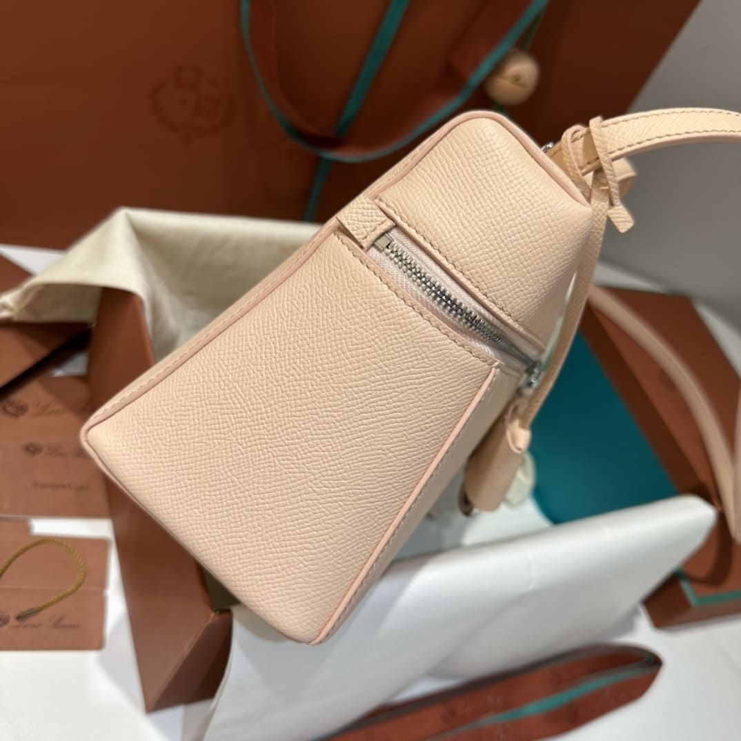 TÚI Loro Piana Women Extra bằng da bê màu hồng phấn