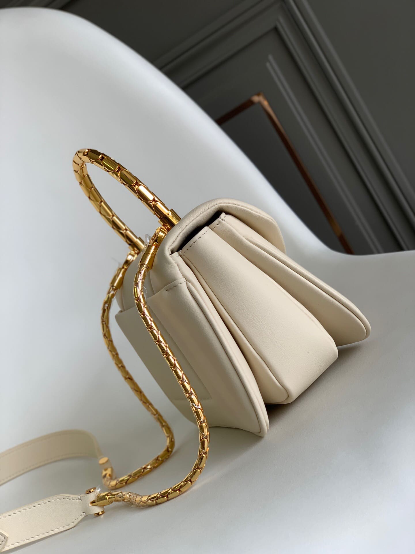 TÚI BVLGARI SERPENTI CALFSKIN WHITE
