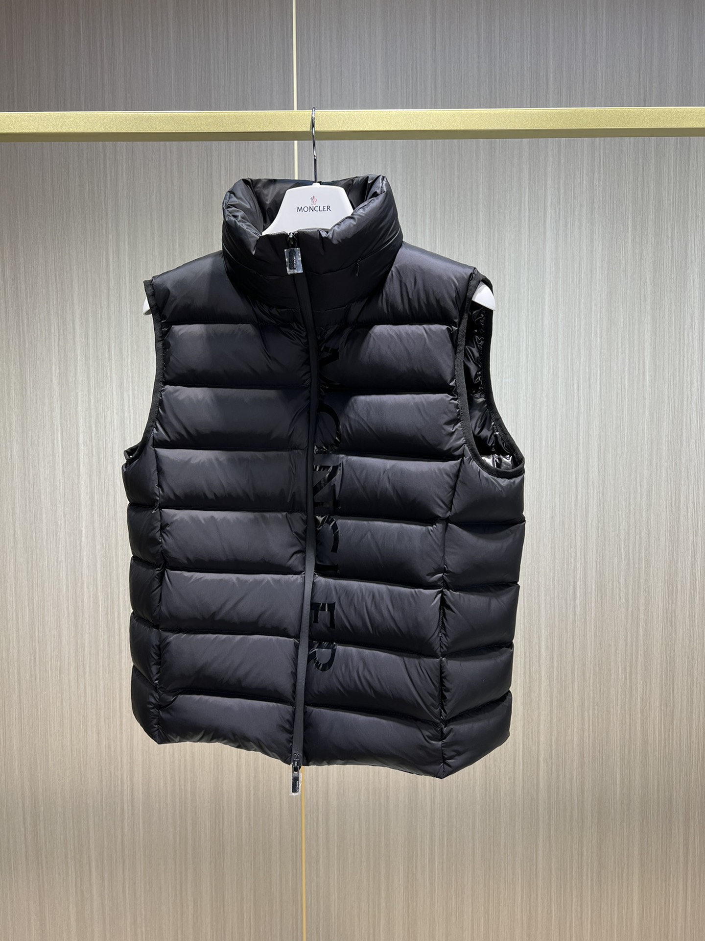 ÁO MONCLER WINTER BLACK AND WHITE DOWN JACKET NGẮN TAY