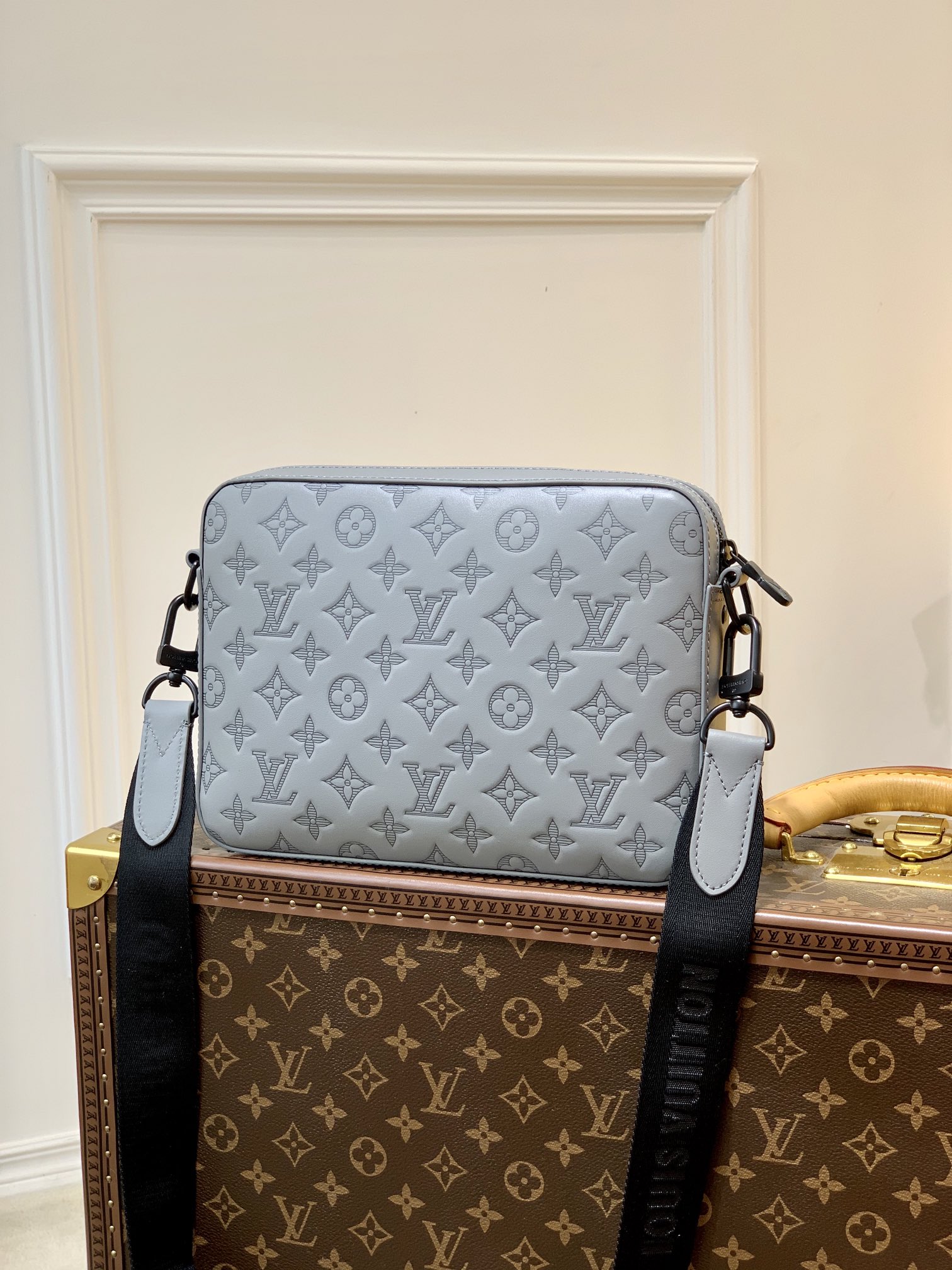 TÚI LOUIS VUITTON Duo Monogram Shadow Messenger Bag