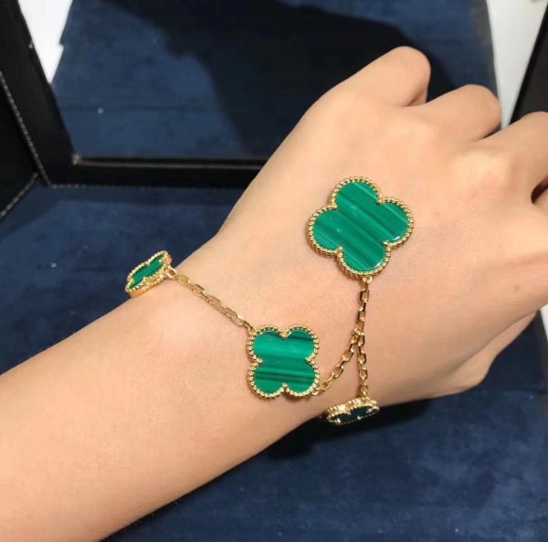 Vòng tay Van Cleef & Arpels Malachite Magic Alhambra 5 Motif vàng hồng 18K