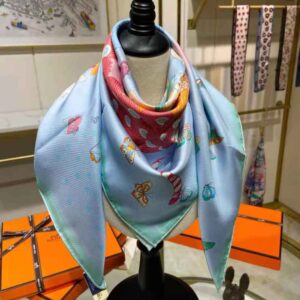 KHĂN Hermes Women Hermes Story Scarf 90 in Silk Twill with Hand-Rolled Edges-Blue