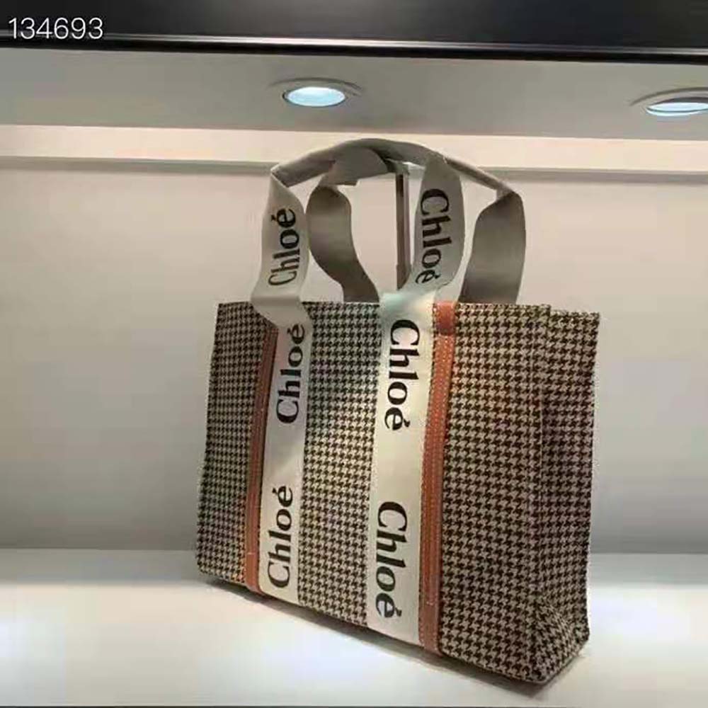 TÚI CHLOE Medium Woody Tote Bag in Deadstock Wool Cashmere Fabric