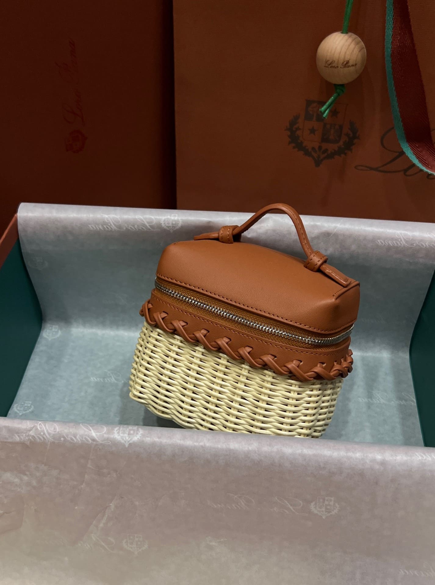 TÚI Loro Piana Women Extra Pocket Cross Body Wicker bằng da bê kết hợp tre đan