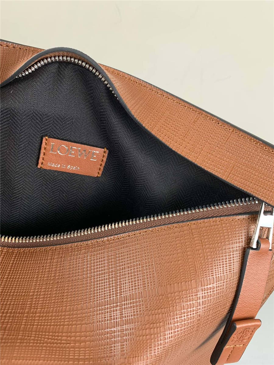 Túi LOEWE new embossed leather T pouch clutch Brown