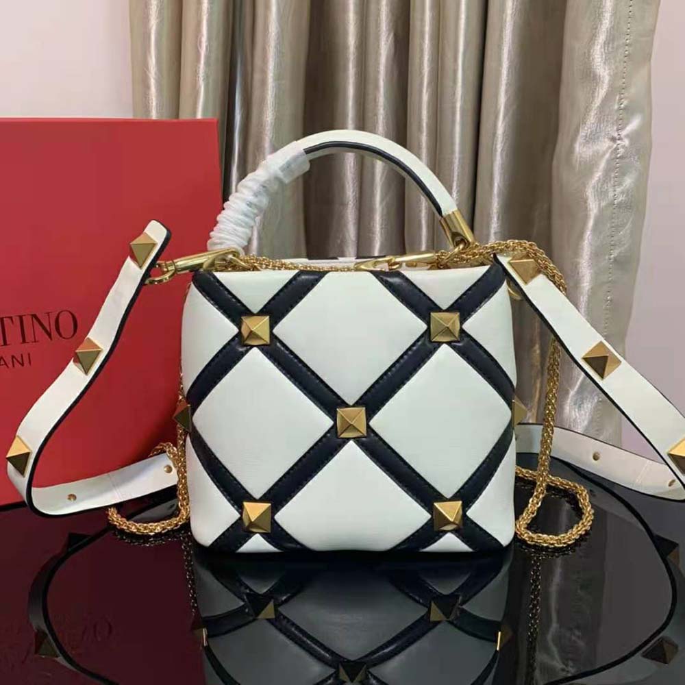 TÚI Valentino Rockstud Alcove Grainy Calfskin Handbag-White