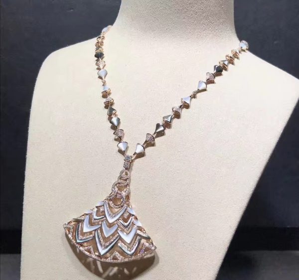 Vòng cổ BVLGARI Divas Dream Xà cừ và Kim cương vàng hồng 18K