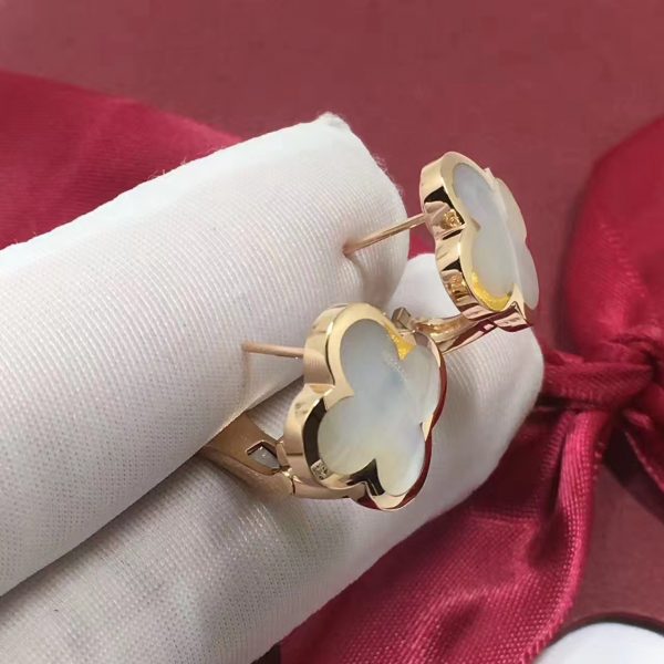 Bông tai Van Cleef & Arpels Mother of Peral Pure Alhambra vàng hồng 18K