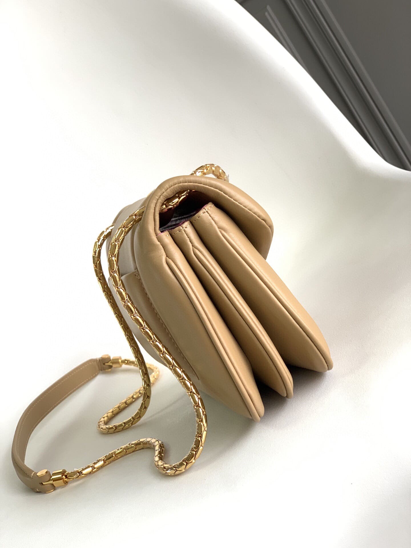 TÚI BVLGARI SERPENTI CALFSKIN CREAM