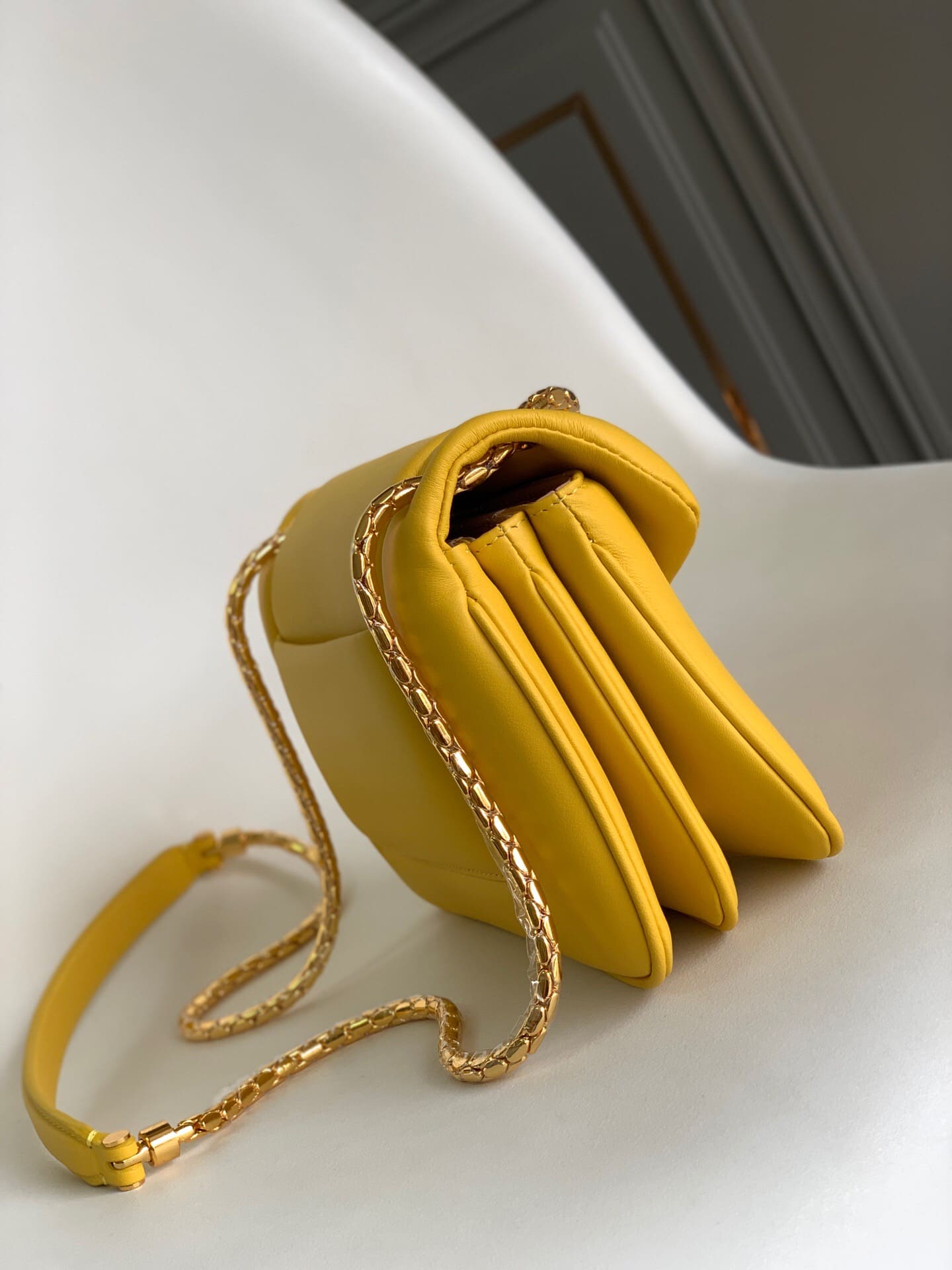 TÚI BVLGARI SERPENTI CALFSKIN YELLOW