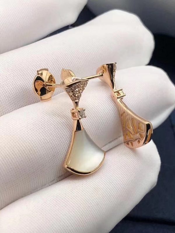 Bông tai BVLGARI Diva's Dream mother of pearl Kim cương vàng hồng 18K