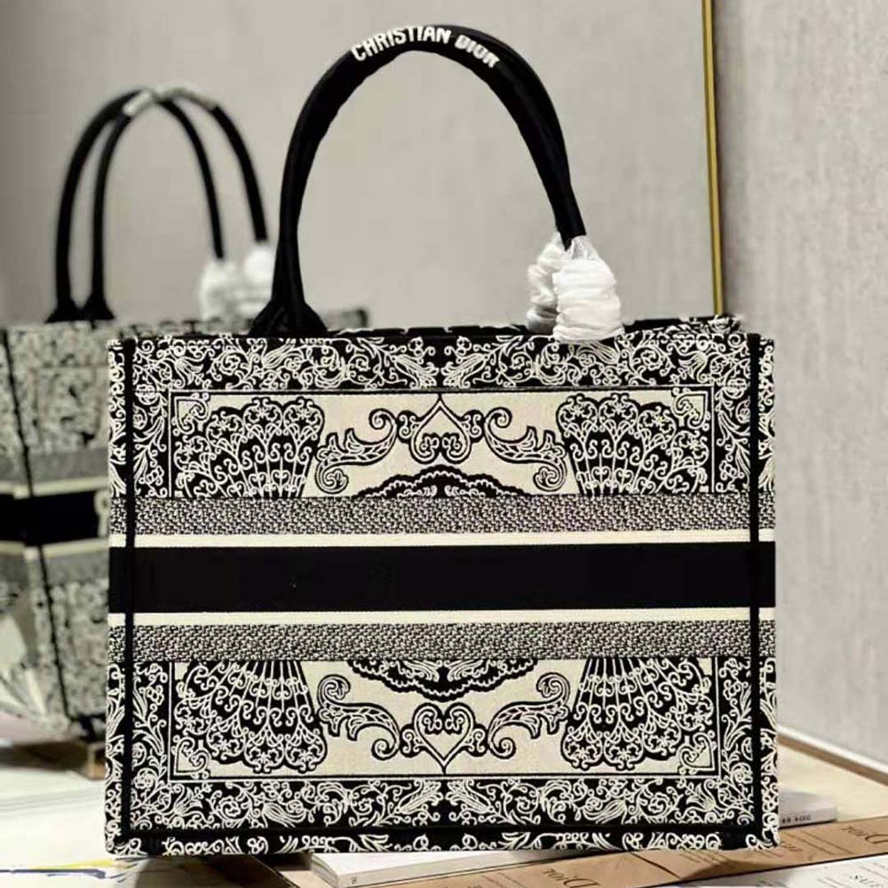 TÚI Christian Dior Book Tote White and Black Dior Bandana Embroidery