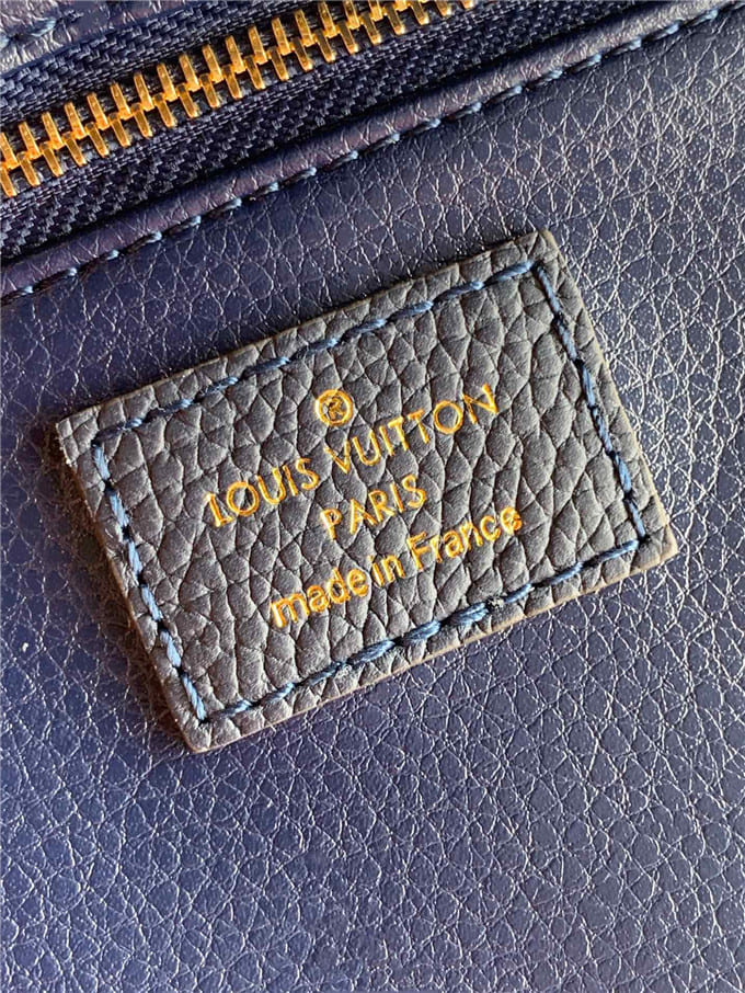 Túi LOUIS VUITTON Pouch handbag