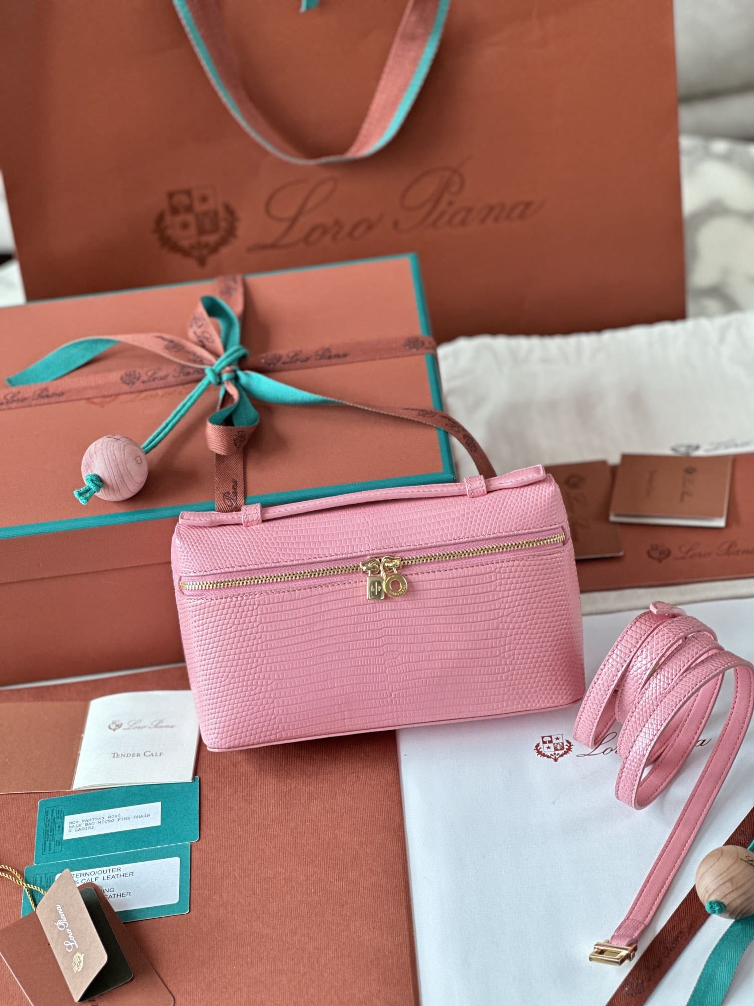 TÚI Loro Piana Women Extra bằng da thằn lằn(Liên hệ để được giá tốt nhất)