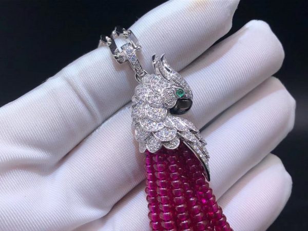Vòng cổ Cartier Les Oiseaux Libérés con vẹt Ruby kim cương vàng trắng 18K