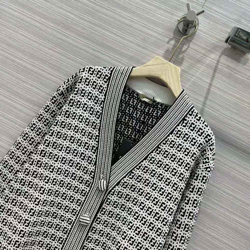 ÁO Fendi Women White Viscose Cardigan with a Black and White Jacquard FF Motif