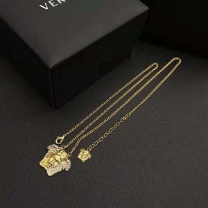 DÂY Versace Women Palazzo Dia Crystal Pendant Necklace
