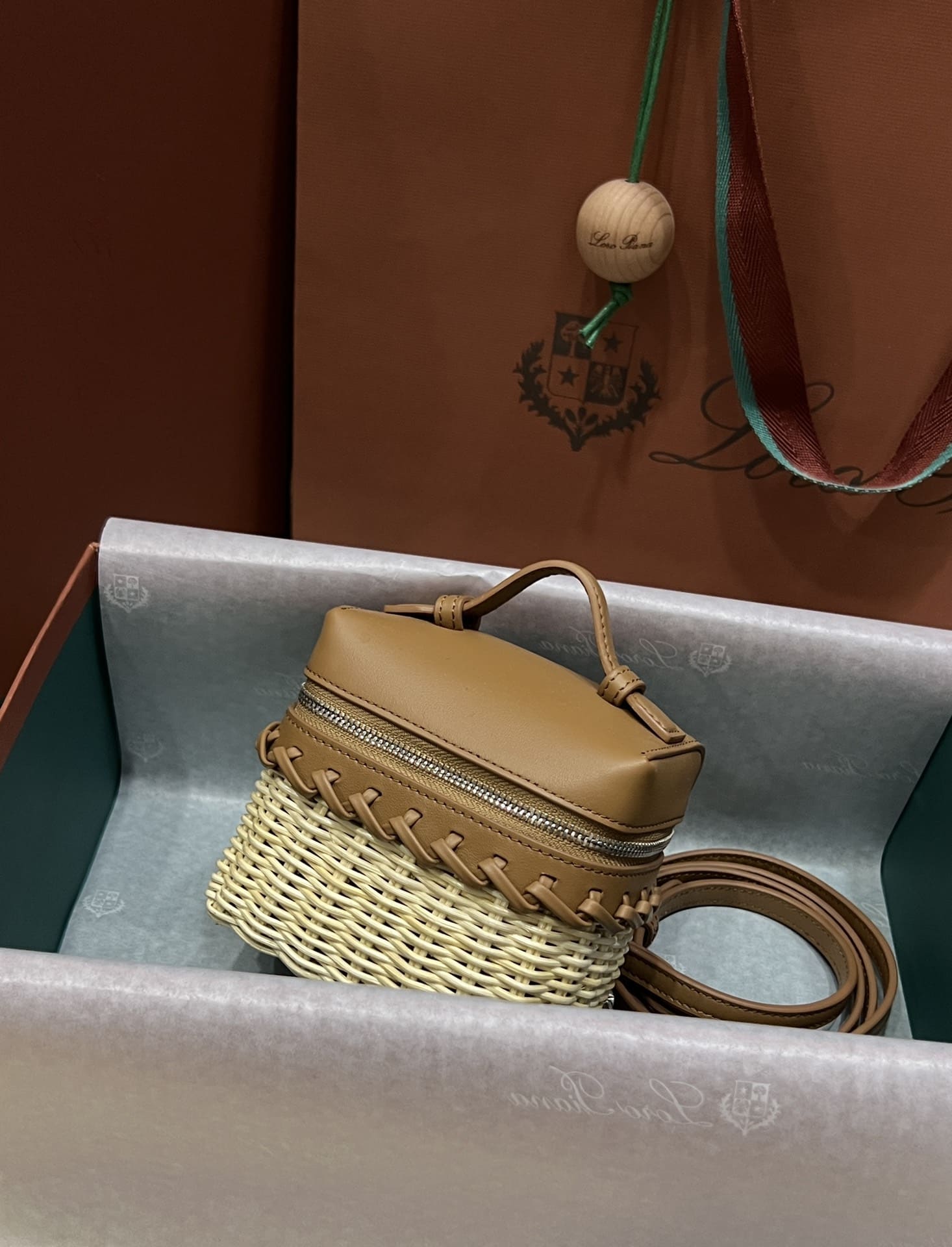 TÚI Loro Piana Women Extra Pocket Cross Body Wicker bằng da bê kết hợp tre đan