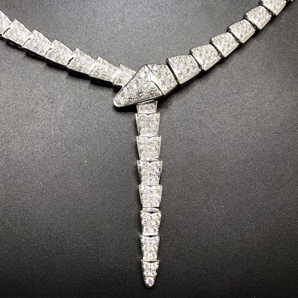 Vòng cổ BVLGARI Serpenti Viper Pavé Diamonds kim cương vàng trắng 18K