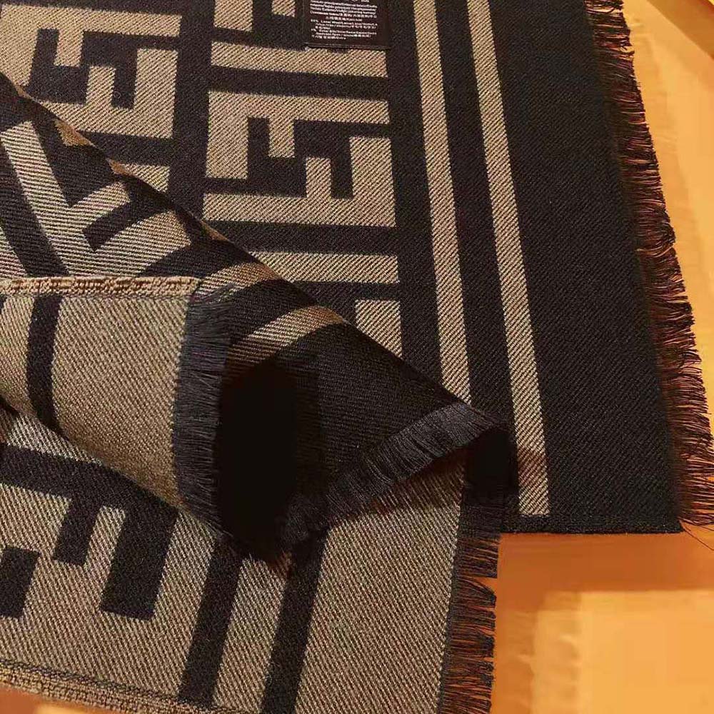 KHĂN Fendi Black Wool and Silk Scarf