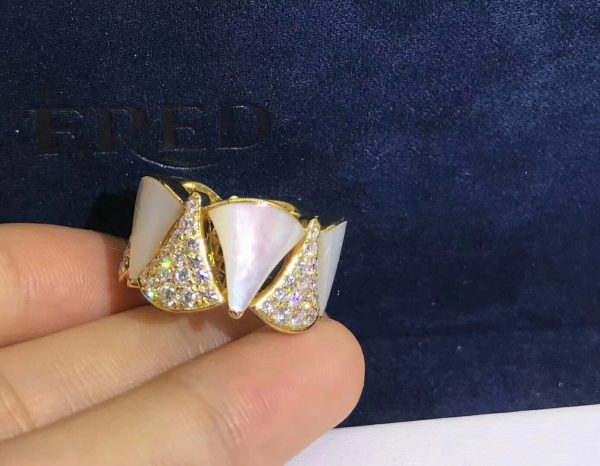 Nhẫn BVLGARI Divas' Dream xà cừ 18k & Nhẫn kim cương 1,51ct vàng vàng 18K