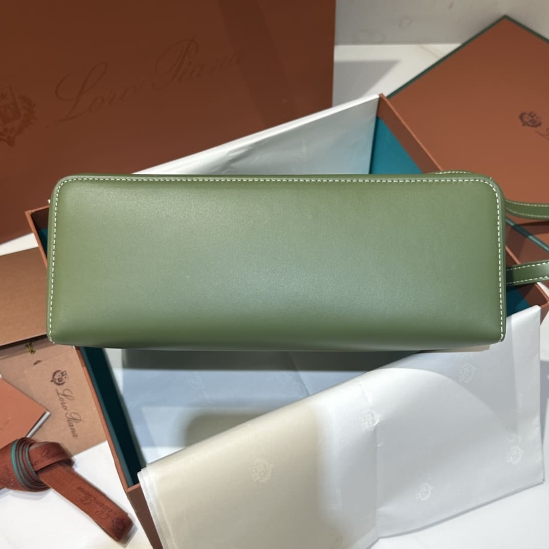 TÚI Loro Piana Women Extra bằng da bê màu xanh lá cây