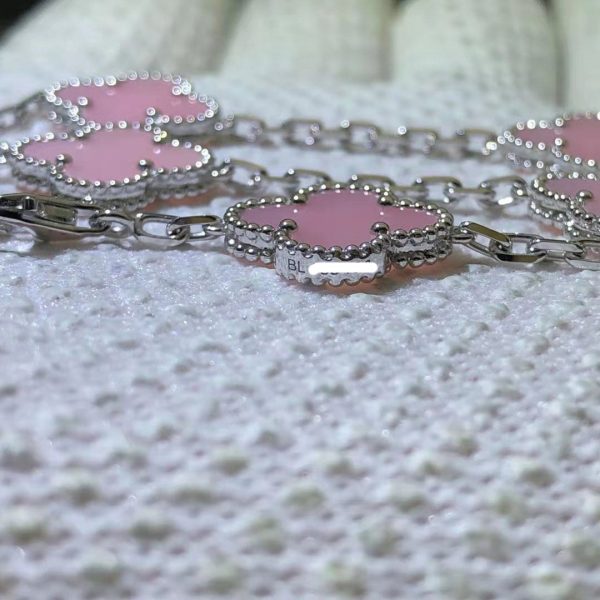 Vòng tay Van Cleef & Arpels Vintage Alhambra Pink Opal 5 motifs vàng trắng 18K