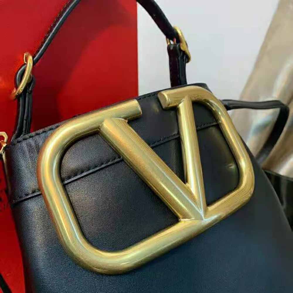 TÚI Valentino Women Garavani Supervee Handbag in Calfskin Leather-Black