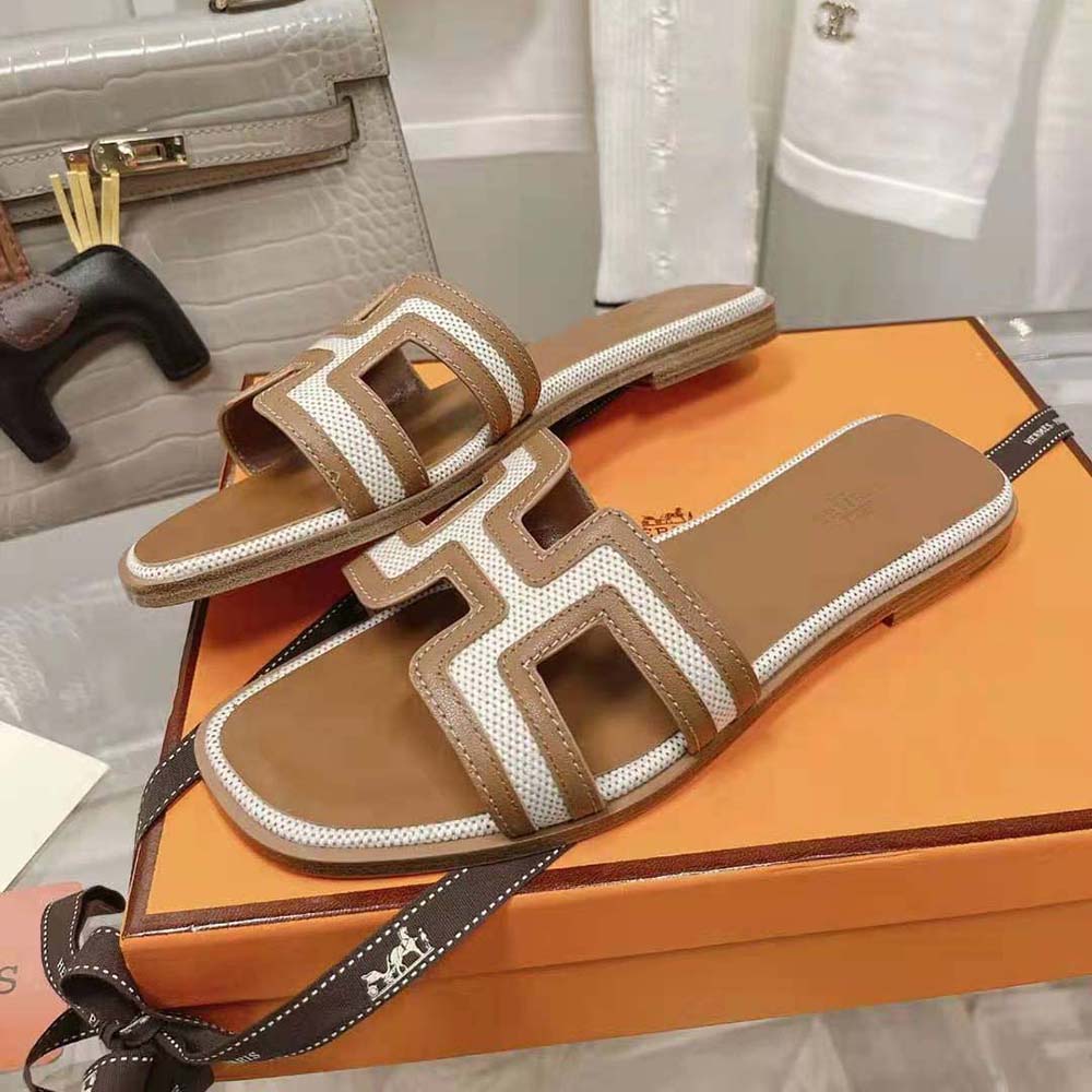 GIÀY Hermes Women Oran Sandal in Calfskin and H Canvas with Iconic H Cut-Out SS2022